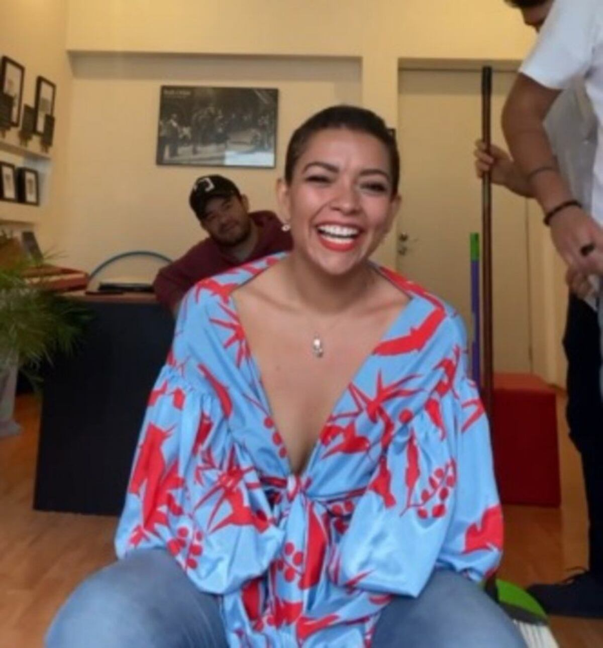 Un gesto de fe, amor y valentía para enfrentar la enfermedad. Estefana conmueve las redes con emotivo video. Video