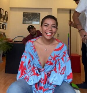 Un gesto de fe, amor y valentía para enfrentar la enfermedad. Estefana conmueve las redes con emotivo video. Video