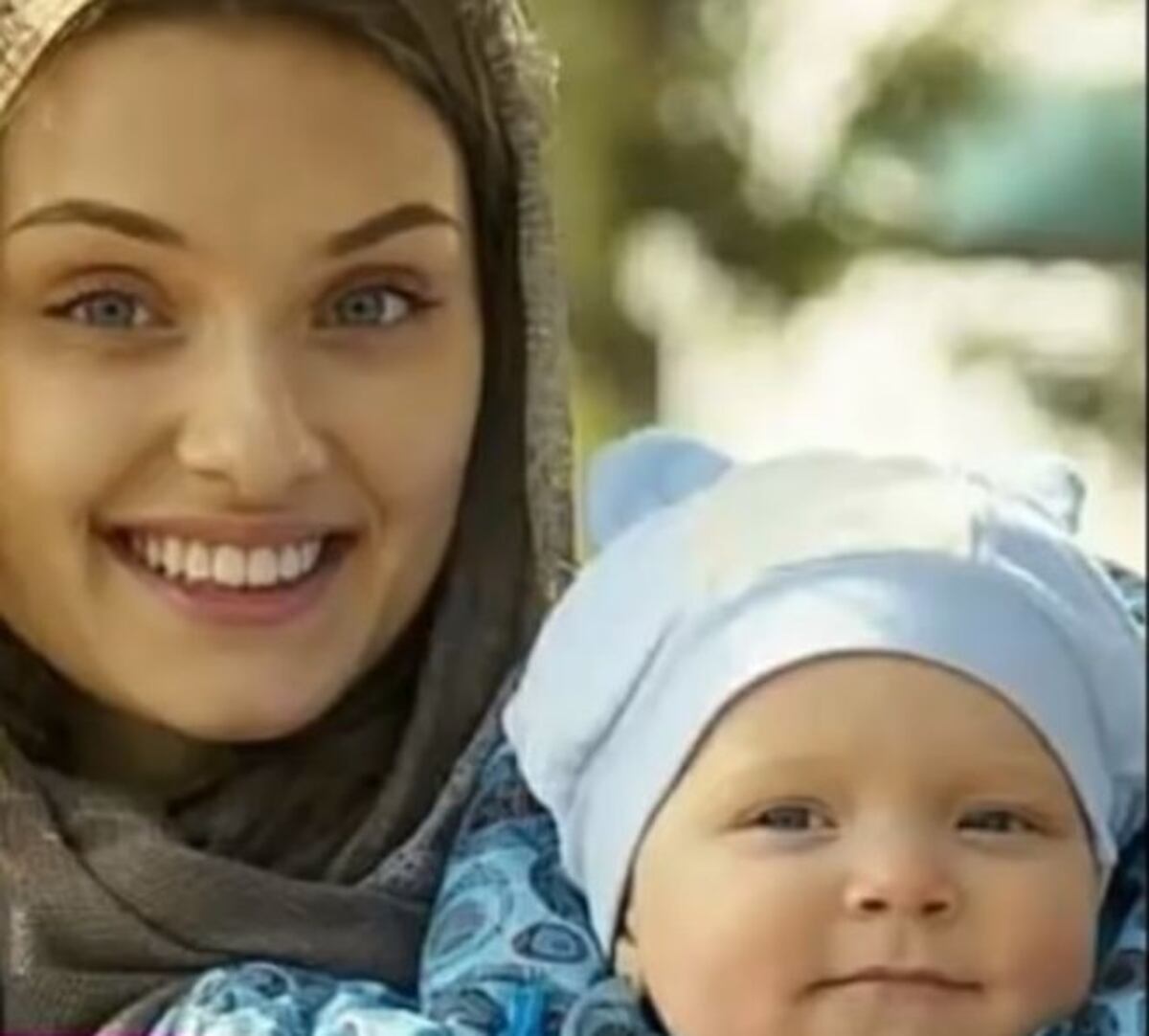 Despojan de la corona a una Miss. Le descubrieron un hijo | Video