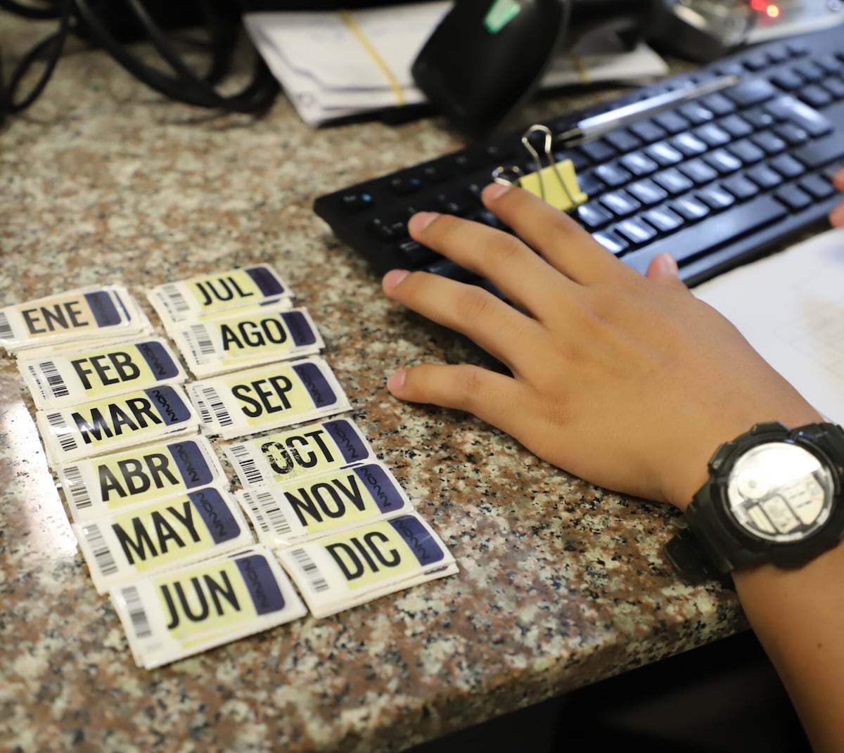 Recuerda que desde hoy viernes 17 de mayo, pueden retirar las calcomanías vehiculares de febrero