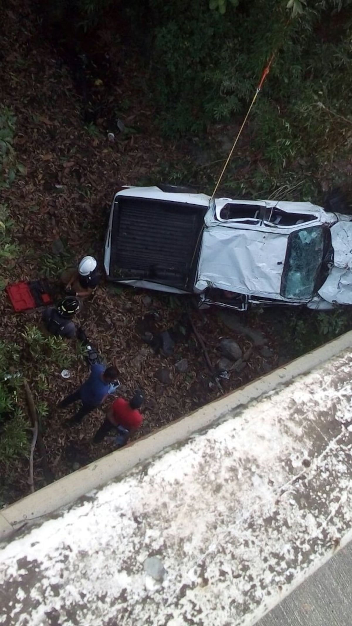 Auto se va abajo de un puente y se registra una víctima fatal en Chepo