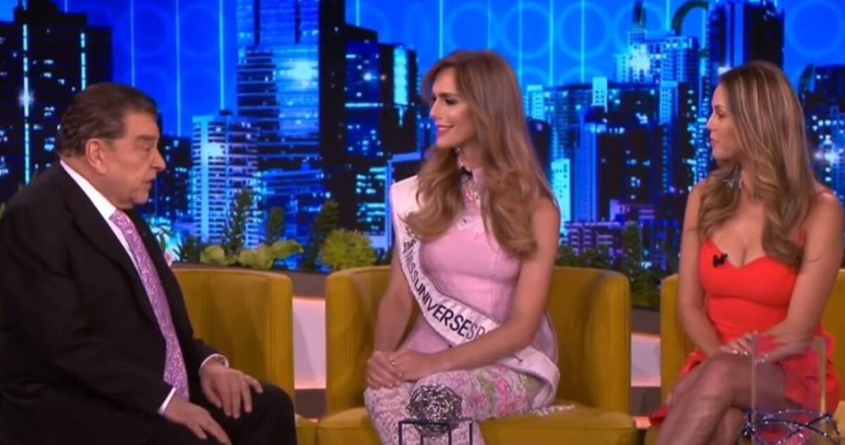 Apretón de manos a la Miss España de parte de Don Francisco es mal visto