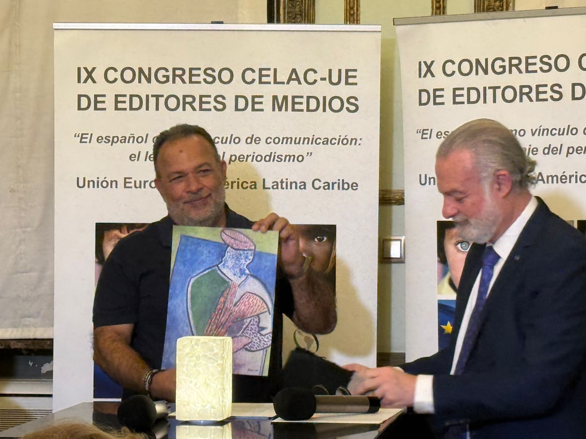 Rolando Rodríguez es reconocido  en congreso de editores de medios