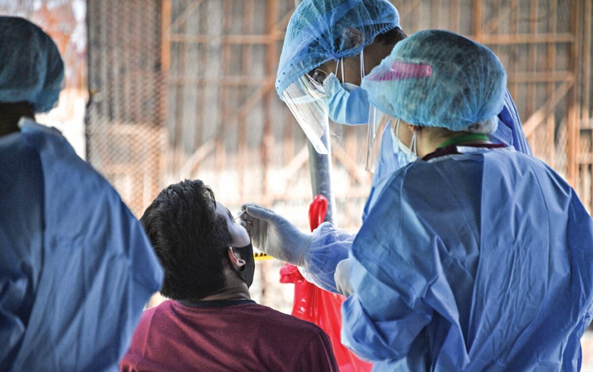 Se registran 16 muertos más y 860 nuevos contagios por covid-19 este jueves