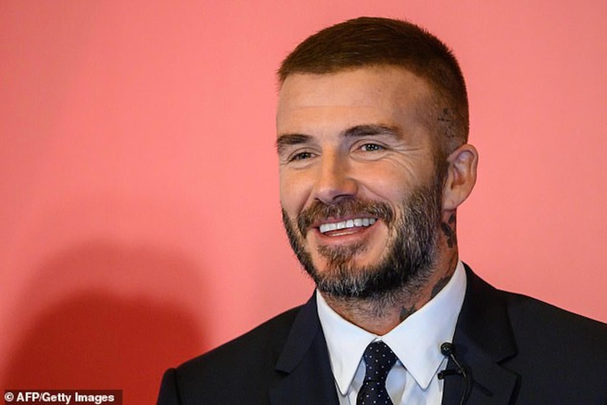 Medios británicos aseguran que Beckham se hizo trasplante de cabello