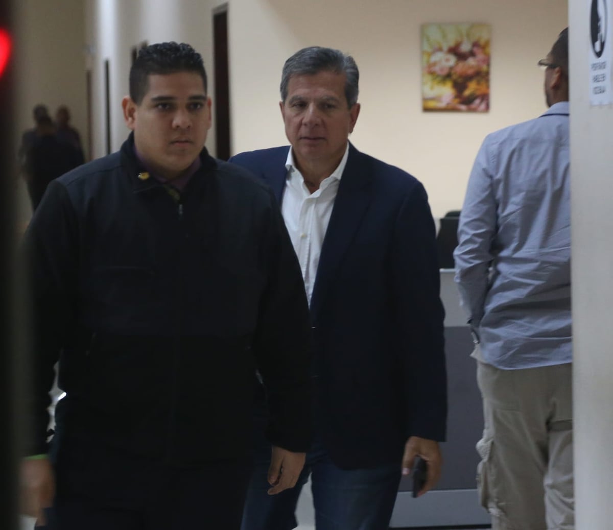 Hermano del ex presidente testifica en juicio de los ‘pinchazos’