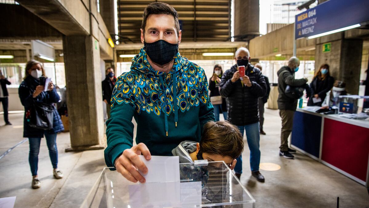 Elecciones Barcelona 2021. Messi sí fue a votar por la presidencia blaugrana