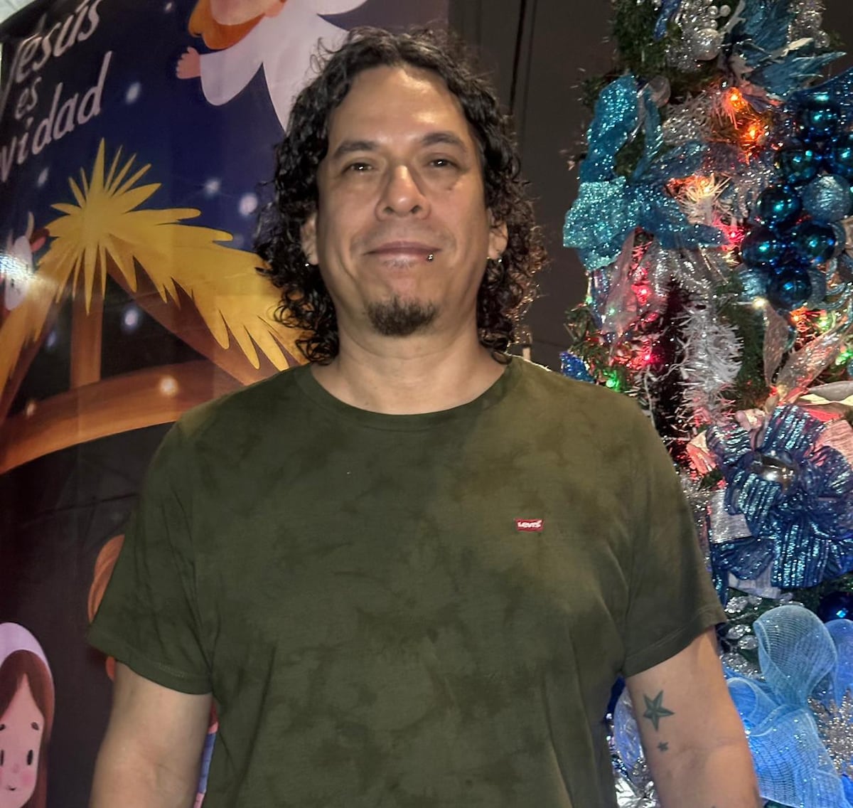 Vecinos de Villa Guadalupe mantienen viva la tradición con la encendida del arbolito