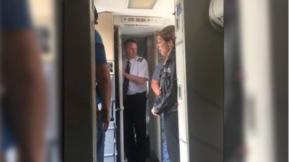 ¡NERVIOS DE ACERO! Esta es la piloto que aterrizó el avión tras explosión