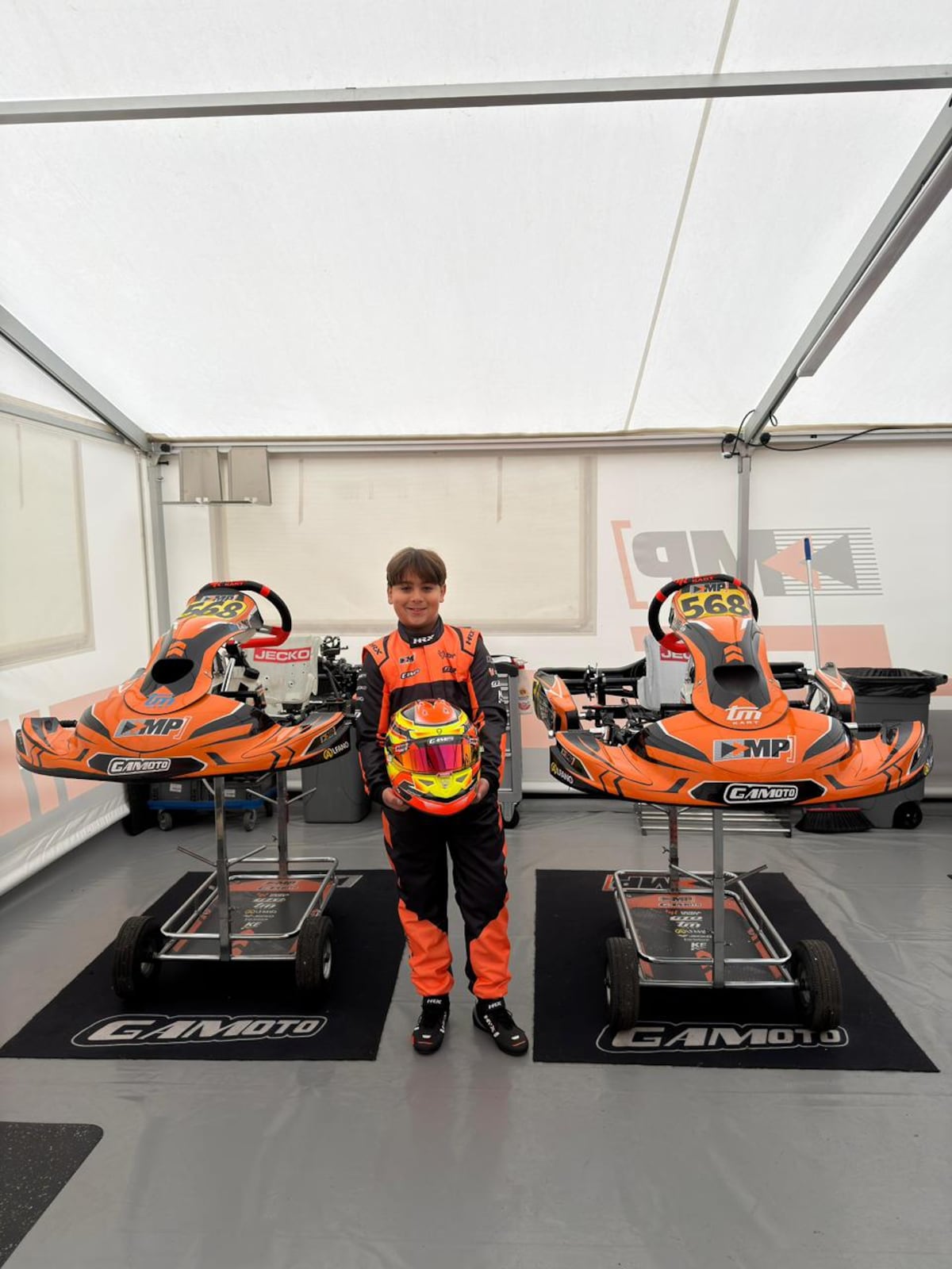 Maxi Schubert de 9 años da un gran paso: Un niño Panameño Enfrenta el Exigente Karting Europeo