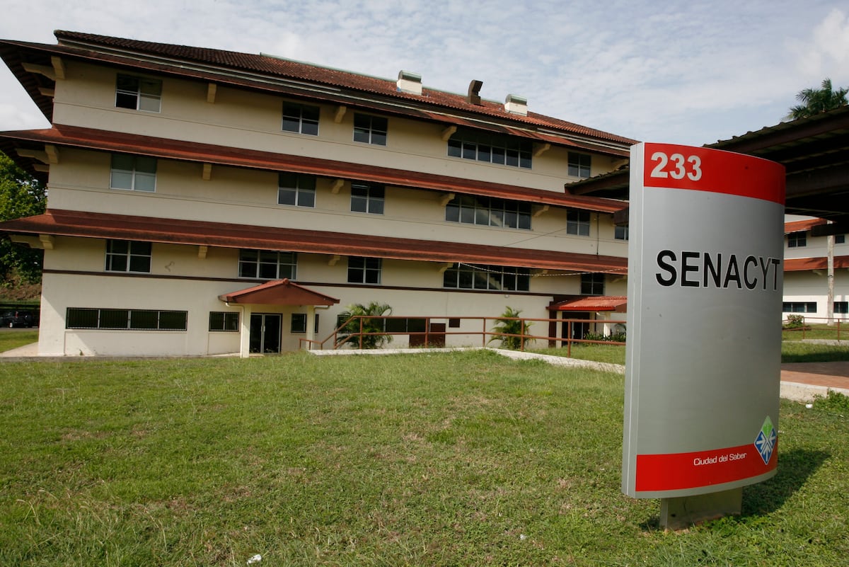 La Senacyt realizó el Café Científico “Mujeres en Ciencia: ¿Por qué estudiar una carrera STEM?”   