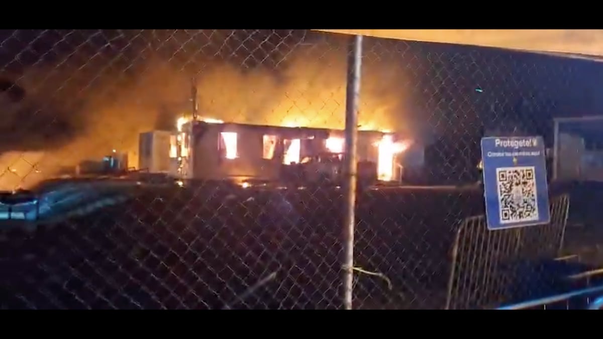 Les cayó la ley: imputan a migrantes por incendiar estación en Darién