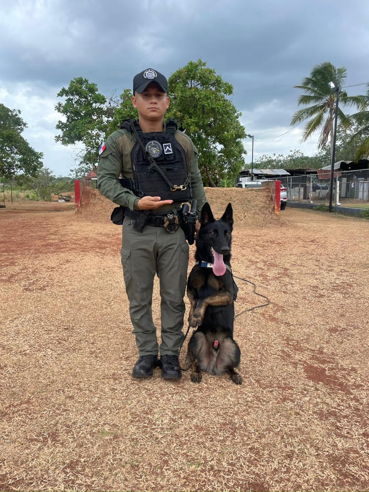 El mejor amigo del policía. Hay lazos que ni la jubilación logra soltar            