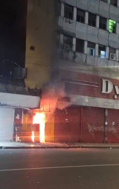 🔴 ÚLTIMA HORA | Emergencia en zona de ‘Las cariñosas’: bomberos corren contra el fuego cerca del Dynasty en la 5 de Mayo + VIDEO
