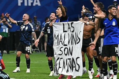 ¡FIFA investiga! Pancarta de Malvinas abre expediente a Argentina