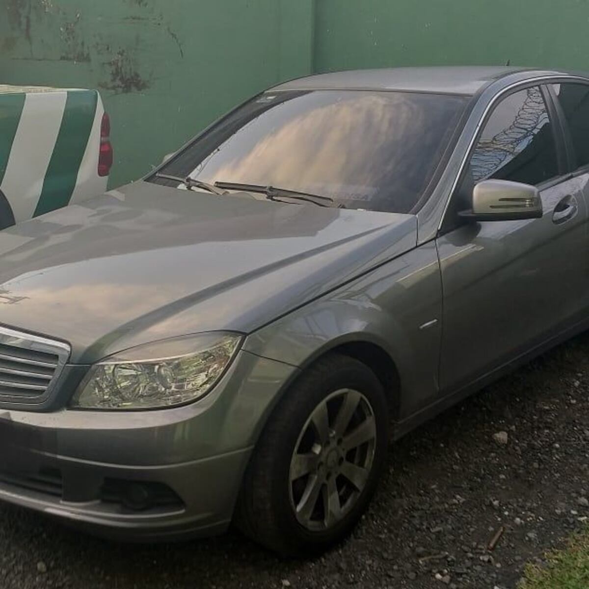 Hasta en las bocinas del vehículo encontraron supuestas sustancias ilícitas 