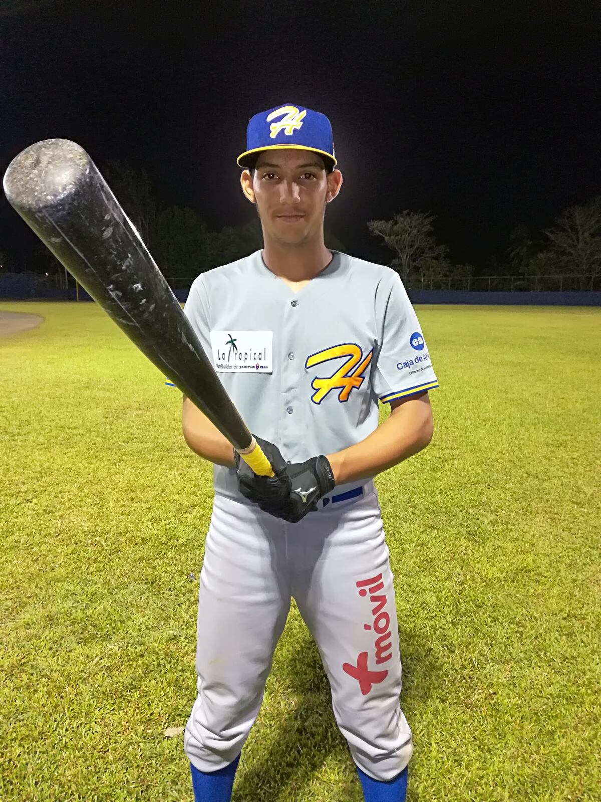 Herrera no cree en nadie y sigue invicto en el béisbol juvenil 