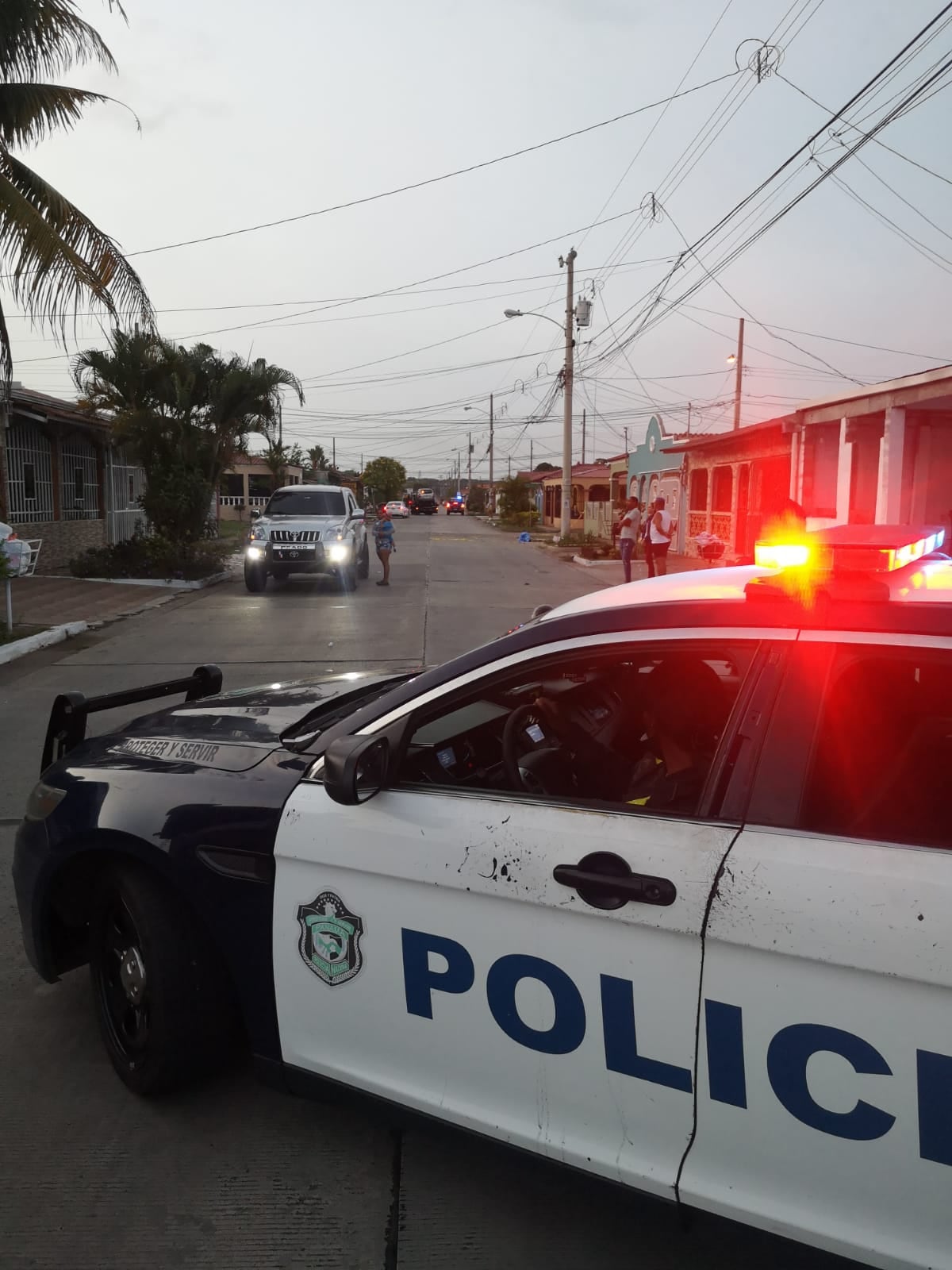 Hombre agrede a su propia mamá. Le imponen alejamiento, pero lo quebranta. La persigue con un cuchillo