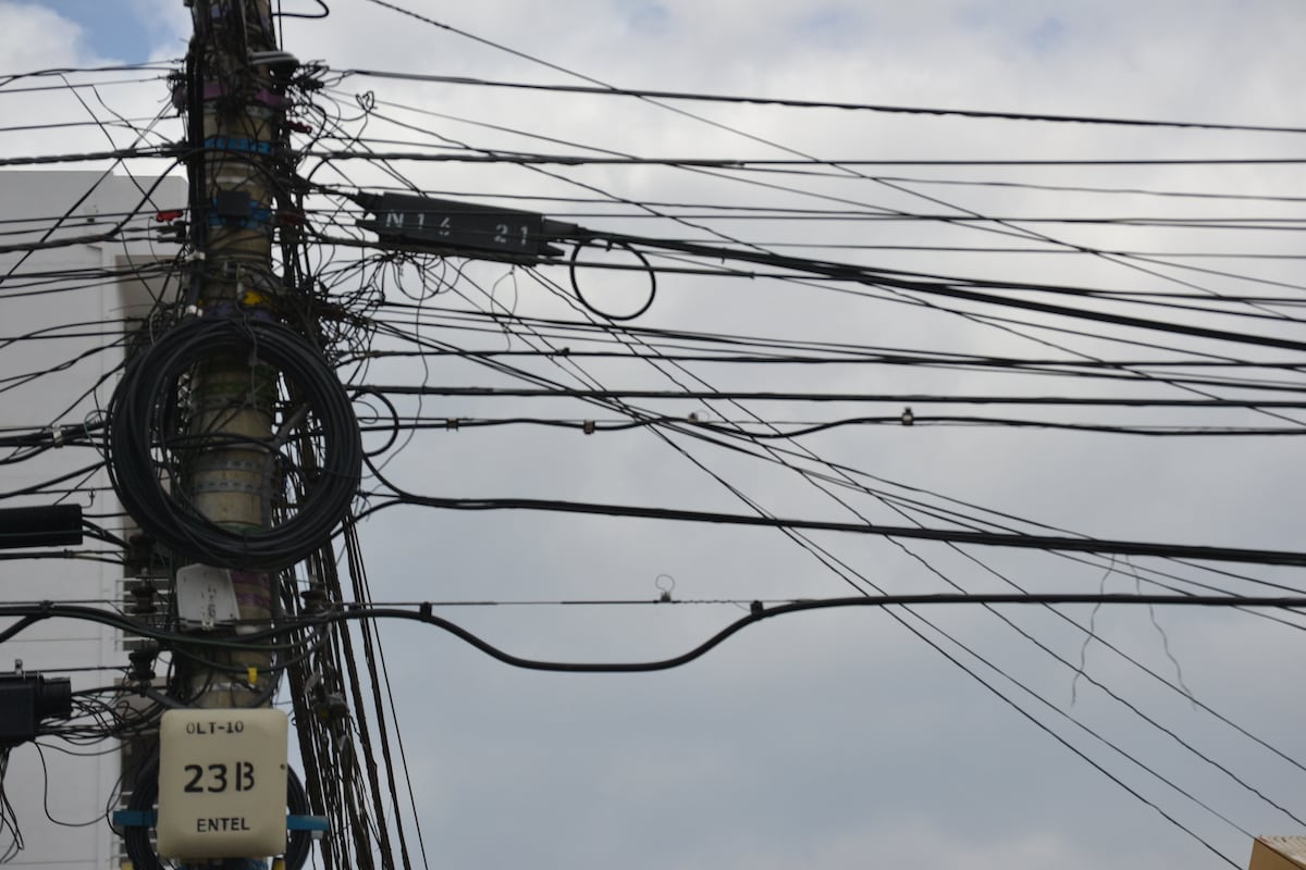 Descarga eléctrica le arrebata la vida mientras tumbaba pipas