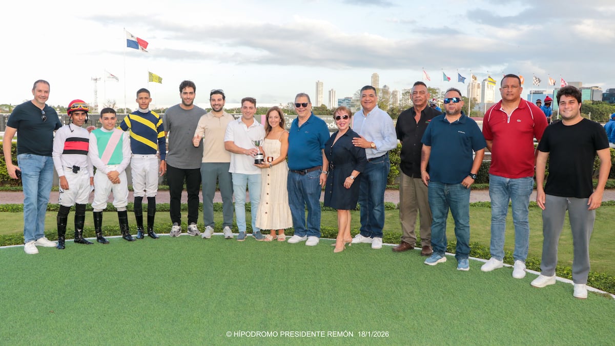 La yegua ‘Como Tú’ voló en los últimos metros y ganó el Premio Especial