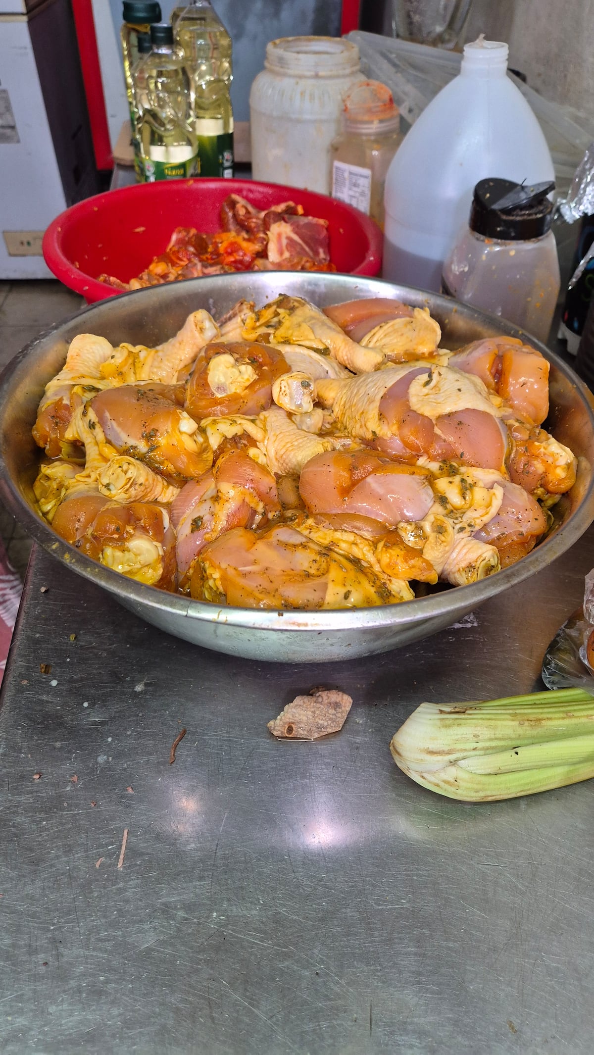 El olor a ají trompito y ajo que anuncia que Mayra ya está cocinando