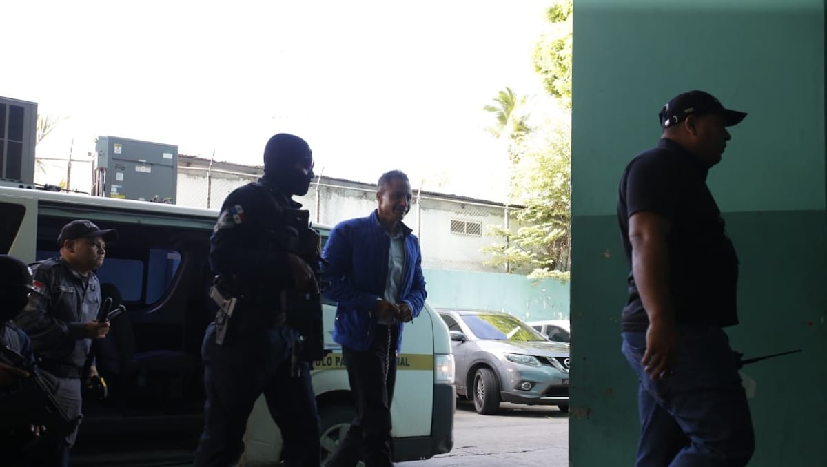 Roban miradas. Esposa del ‘Gallero’ y su abogada íntima en juicio oral 