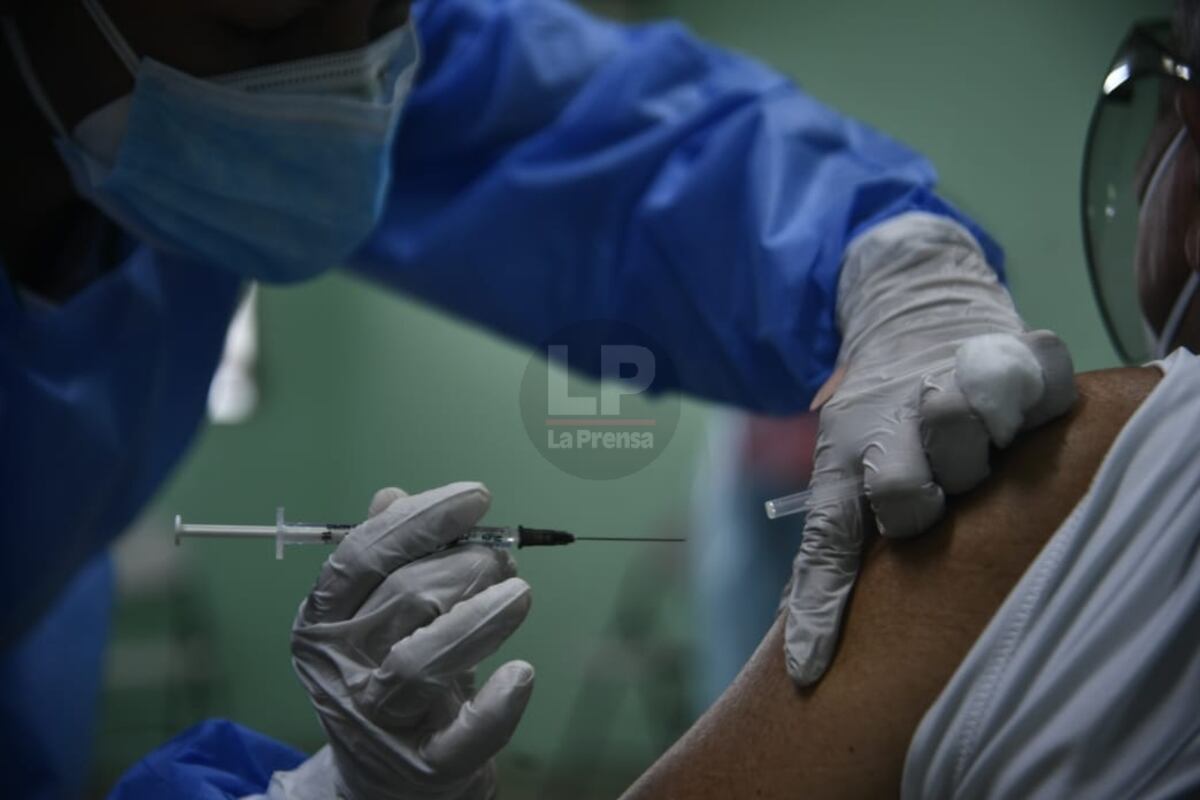 Buen ritmo. Vacunación de adultos mayores del 8-8 ya supera el 49%