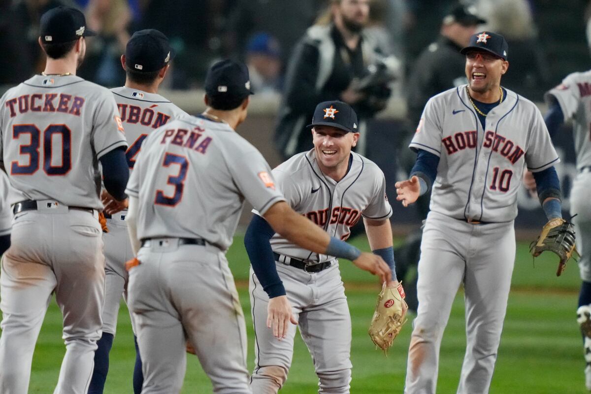 Astros vencen 1-0 a los Marineros en partido que duró 18 episodios. Yankees pierden y están contra la pared.