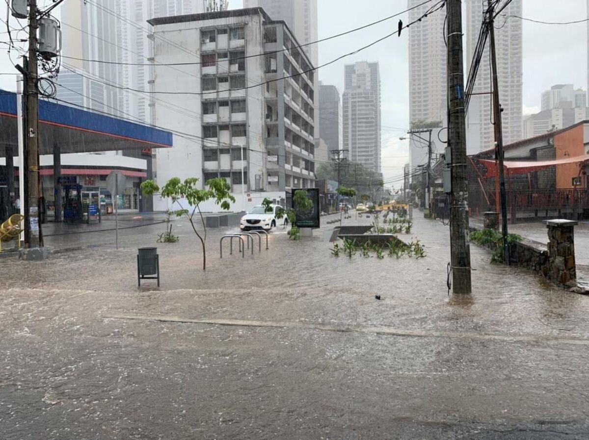 Sinaproc advierte que por la  llegada de frente frío se registrarán lluvias y oleajes