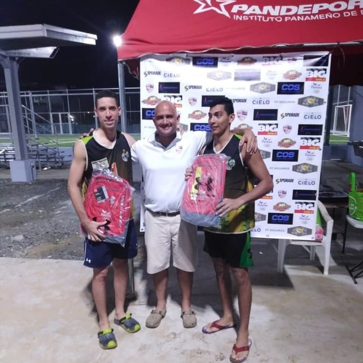 Chiricanos se llevan el primer Abierto de Voleibol de Playa