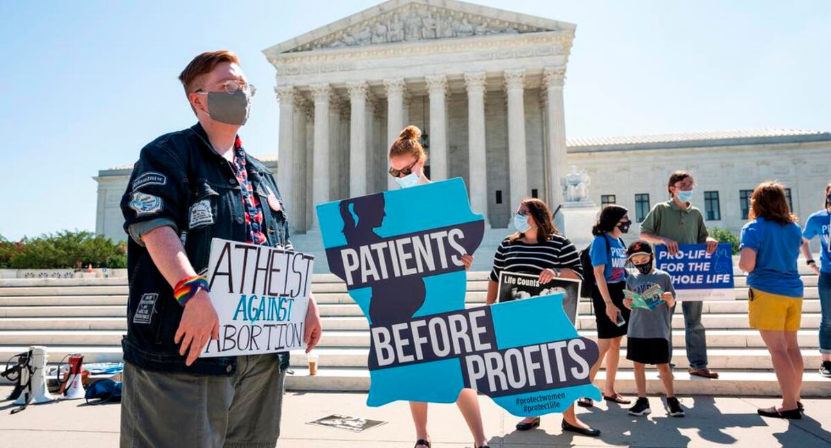 Cientos de manifestantes piden ante el Supremo aborto libre en todo Estados Unidos