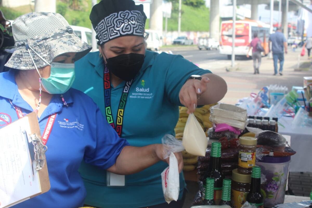 Regional de San Miguelito cita a 15 vendedores que no portaban carné de salud
