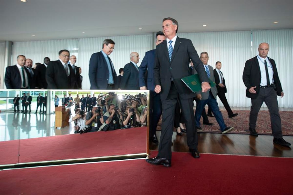 Bolsonaro al fin se pronuncia. Dice que seguirá fiel a la Constitución