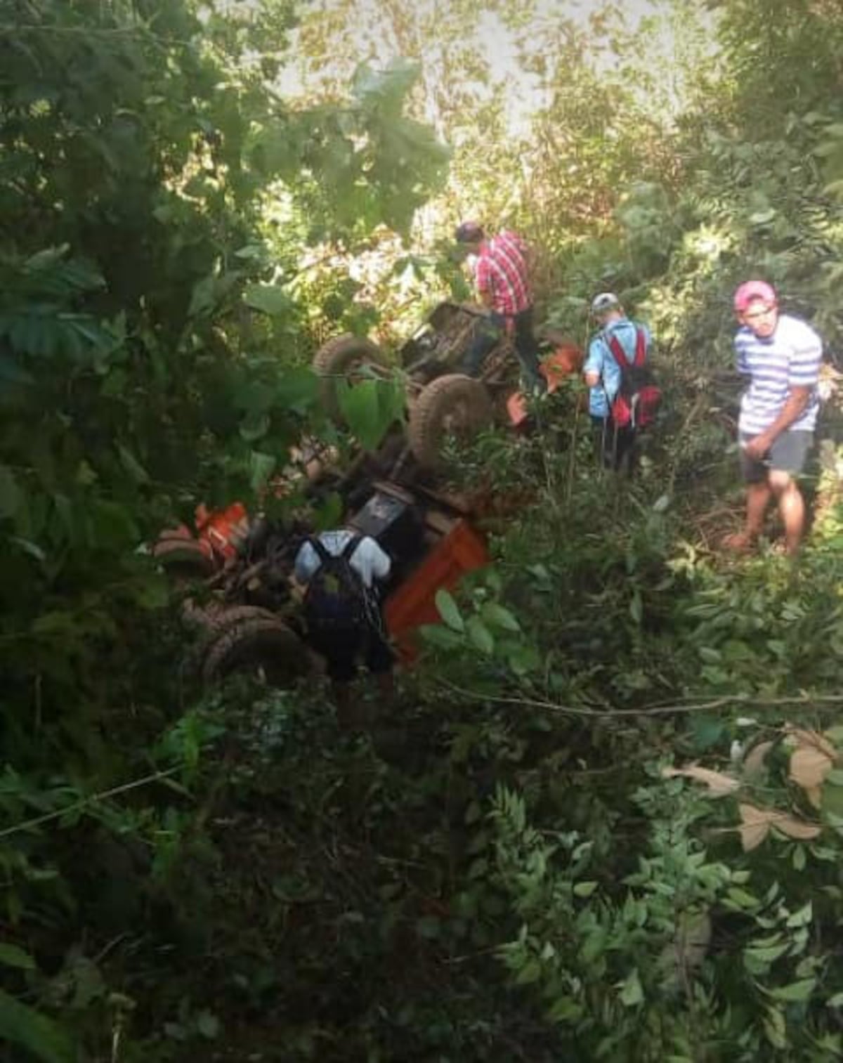 Muere joven venezolano. Saltó para salvar su vida pero el vehículo le cayó encima