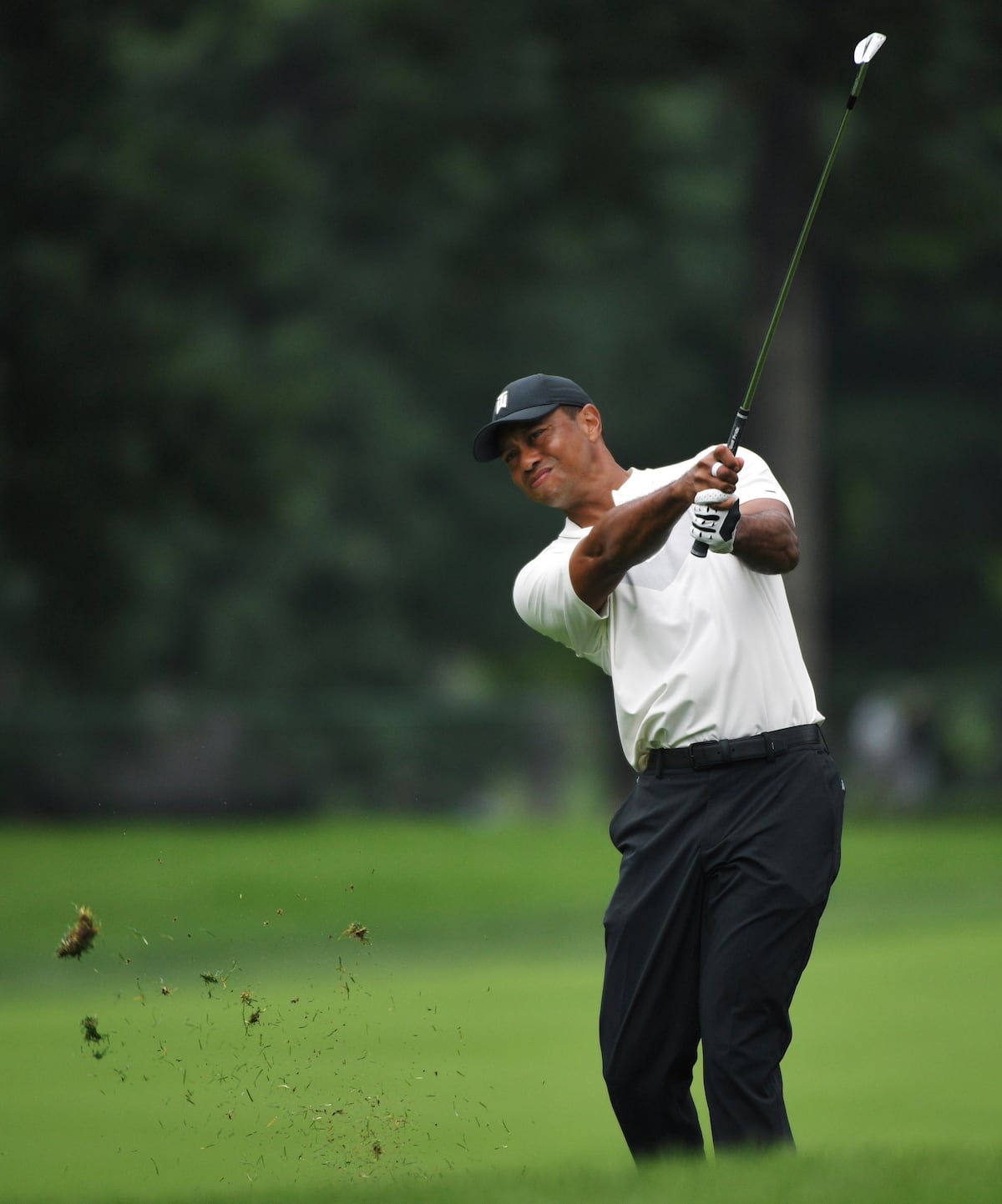 Tiger Woods se somete a cirugía de la rodilla izquierda