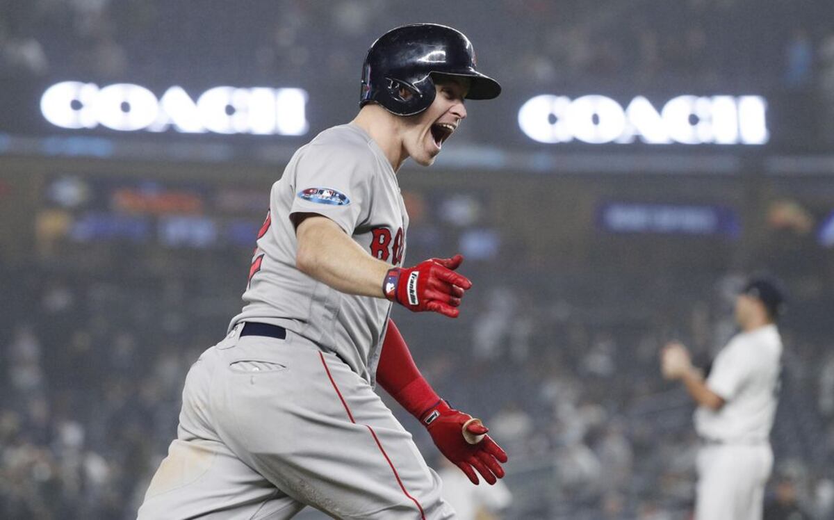 Medias Rojas 'aniquilan' a los Yankees en Nueva York; Holt batea el ciclo