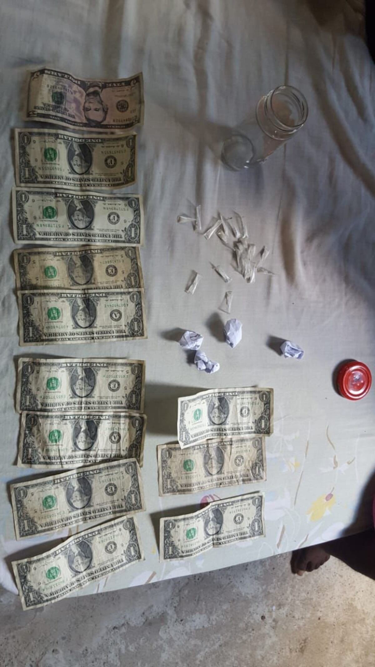 Detienen a dos adultos y un menor de edad con sustancia ilícita