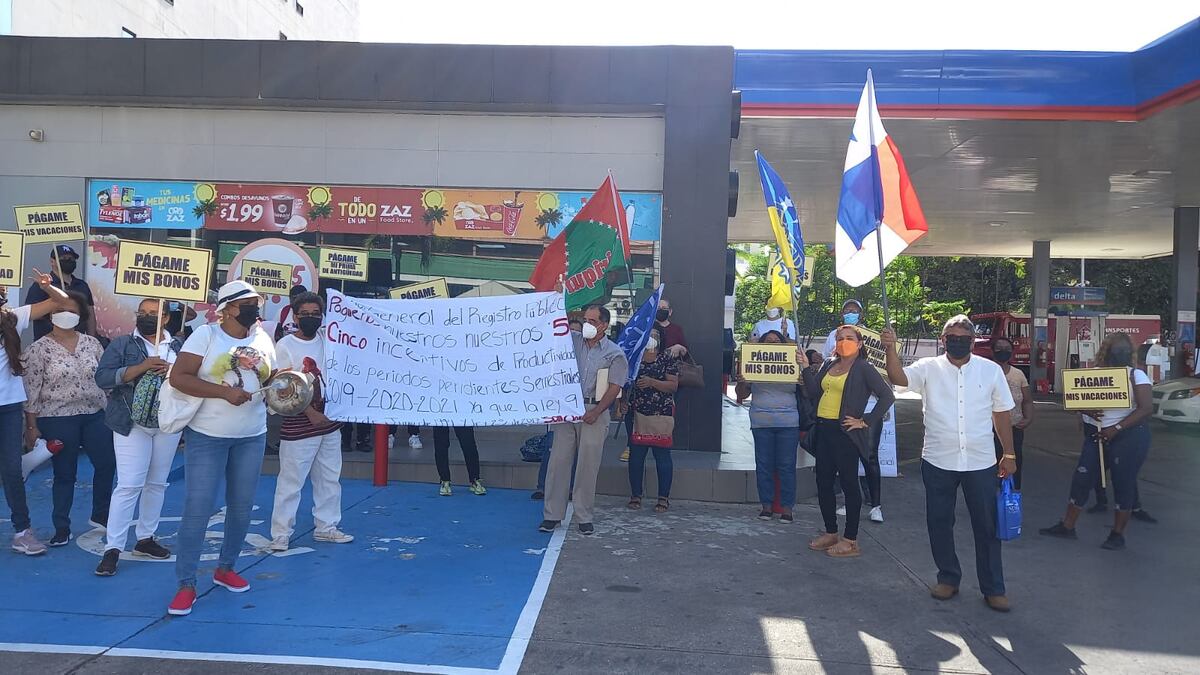 Exfuncionarios del Registro Público esperan el pago de sus bonos y vacaciones adeudadas