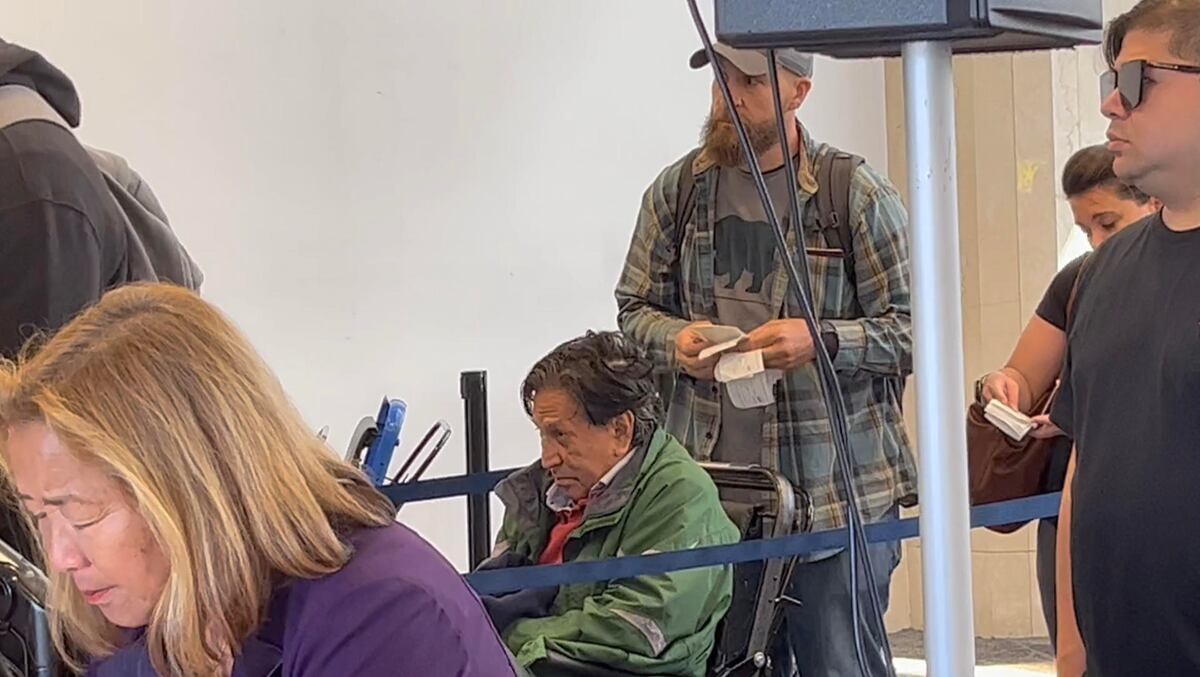 Policía de Perú arresta al ex presidente Toledo apenas llegó al país extraditado desde Estados Unidos