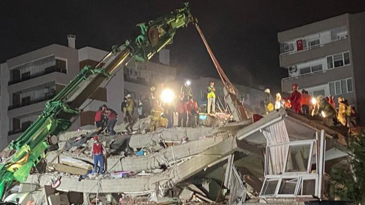 Suben a 26 los muertos en el terremoto del mar Egeo