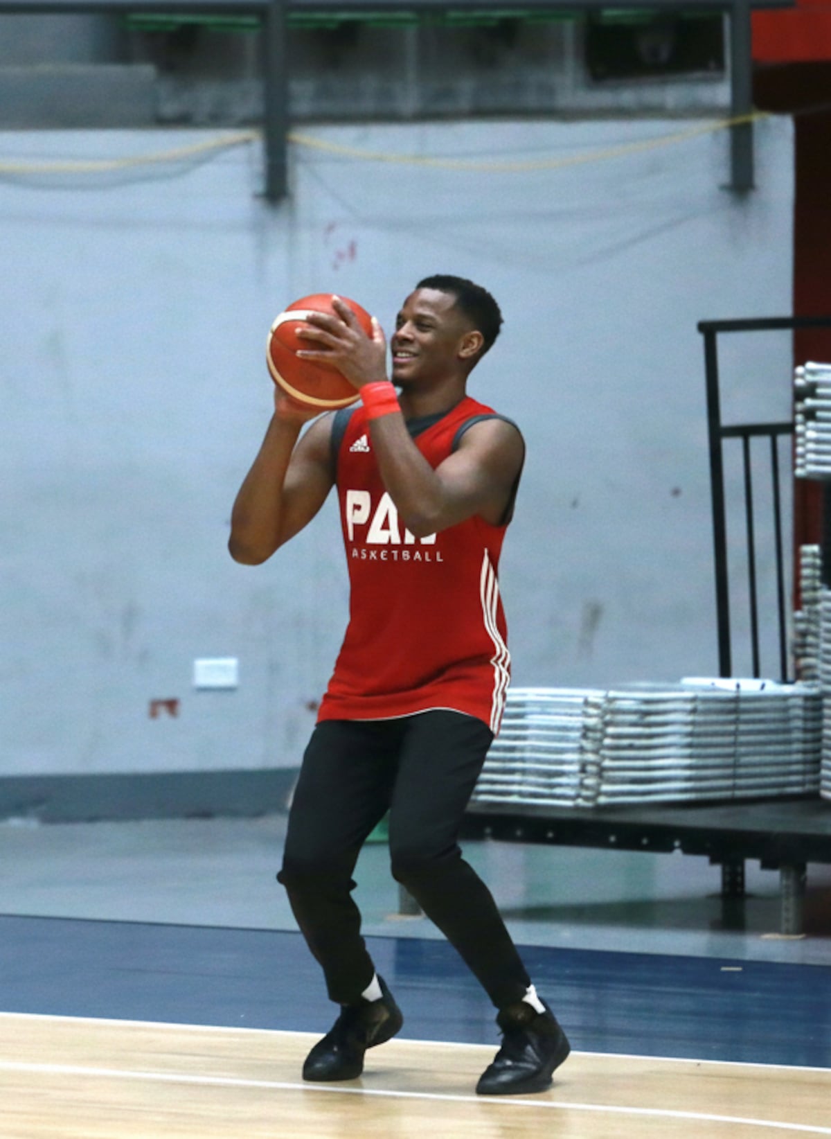 Iverson Molinar: Entre pañales y partidos, la nueva etapa del armador panameño