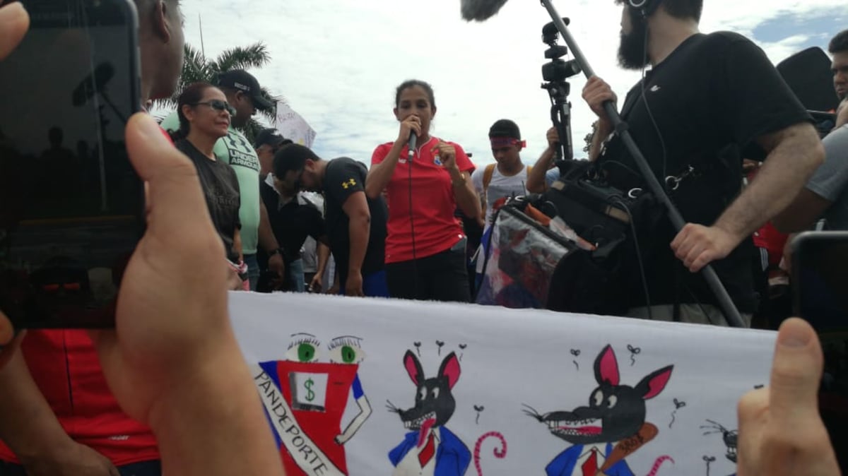 Atletas protestan contra el mal manejo de millones por parte de Pandeportes