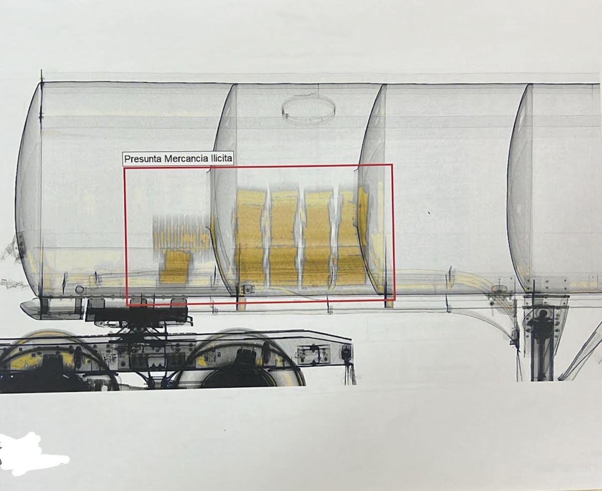 Atrapan a Conductor con Droga en Camión Cisterna en Chiriquí