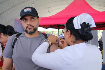 Cientos de asistentes a la Gran Feria Familiar del Parque Omar accedieron a servicios de vacunación y cuidados básicos de salud