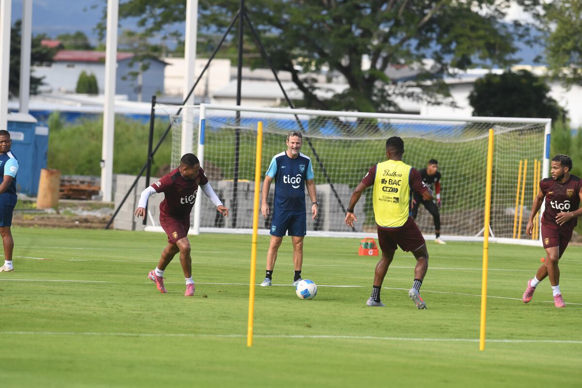¡A romper la mala racha! Panamá inicia su misión rumbo al Cuscatlán