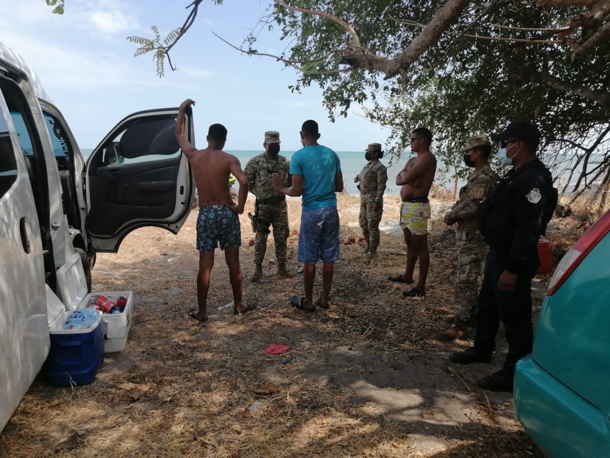 No sean necios. Está prohibido llevar licor a las playas, ríos y balnearios les cayó la policía 
