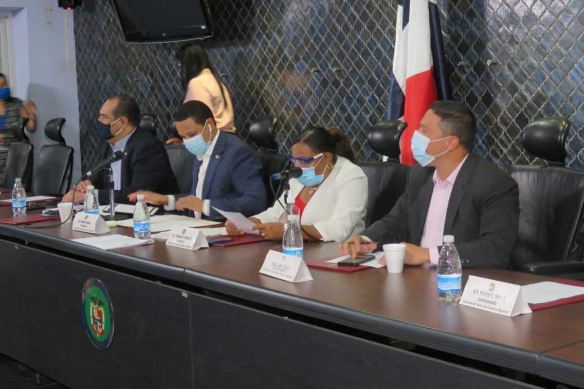 Padres de familia de colegios particulares exigen clases virtuales de calidad 