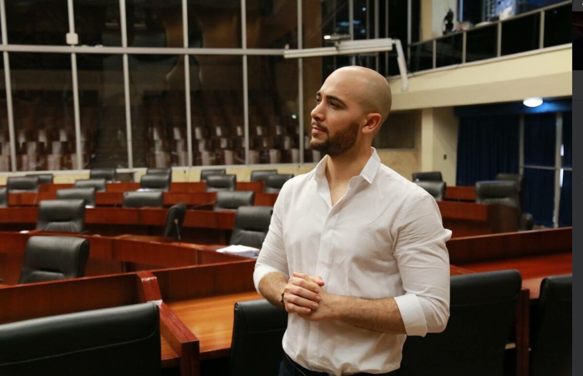 Diputado propone anteproyecto para que los universitarios entren a las 9 a.m.