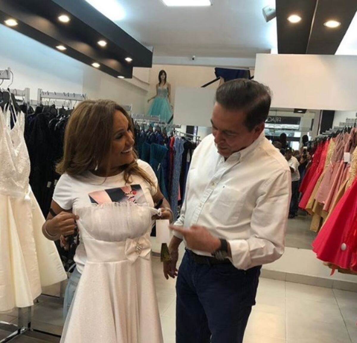 Esto se descontroló. Apuñalan a uno en Vía Argentina y Sandra Sandoval teme que la ataquen. Video