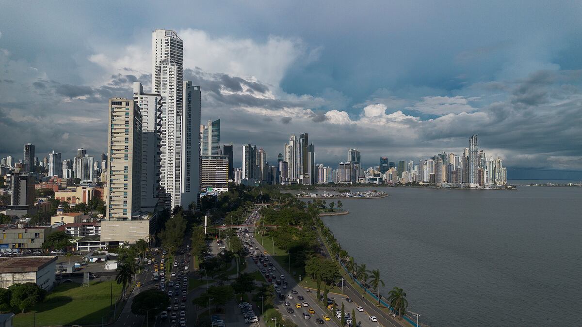 Onda tropical 15 se posiciona sobre el centro del país: prevén calor, cielo nublado y posibles lluvias al norte